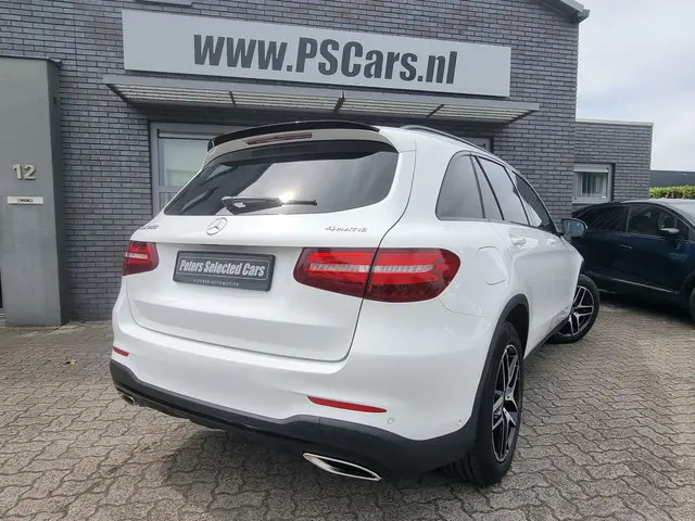 Mercedes-Benz GLC 250 4MATIC Prestige 2017 Benzine 8