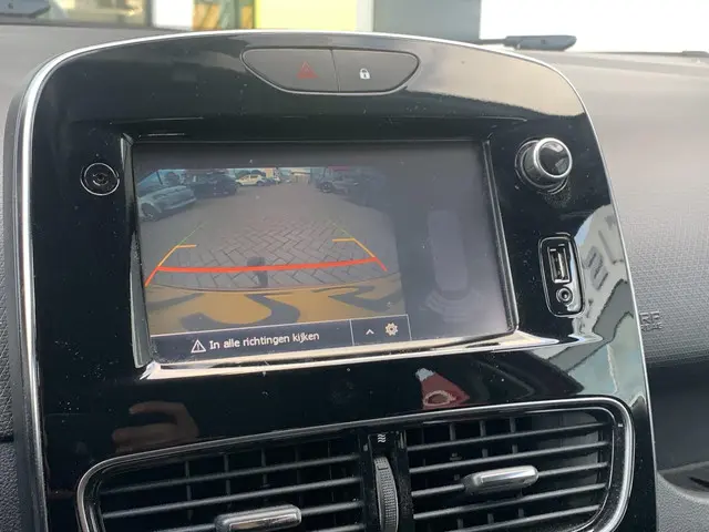 Renault Clio Estate 0.9 TCe Limited 2018 Benzine 10