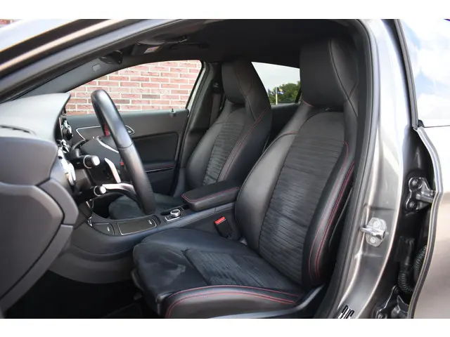 Mercedes-Benz GLA 180 AMG Night 2019 Benzine 4