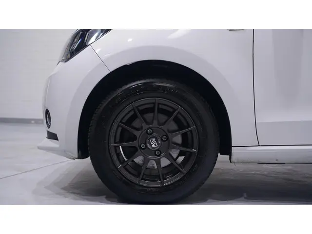 SEAT Mii 1.0 Sport Connect 2017 Benzine 11