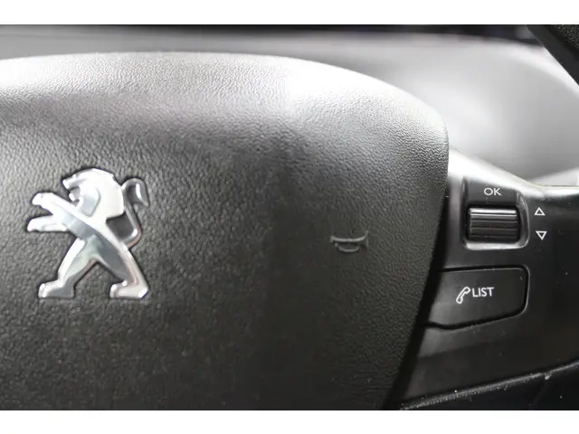 Peugeot 208 1.4 VTi Envy 2012 Benzine 17