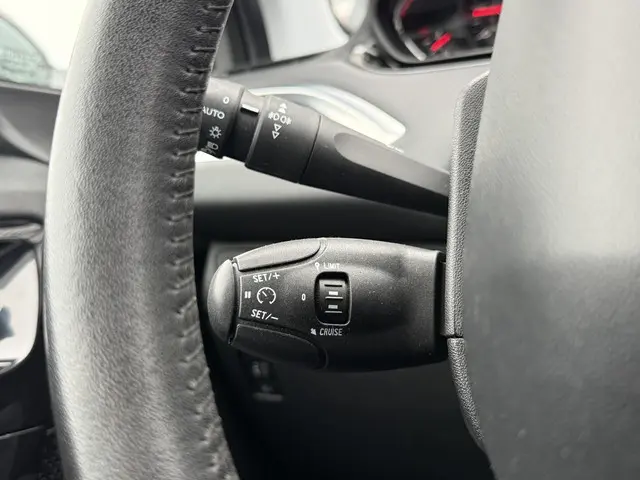 Peugeot 208 1.2 PureTech Style Pack 2015 Benzine 18