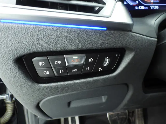 BMW 3 Serie Touring 318i 2022 Benzine 22