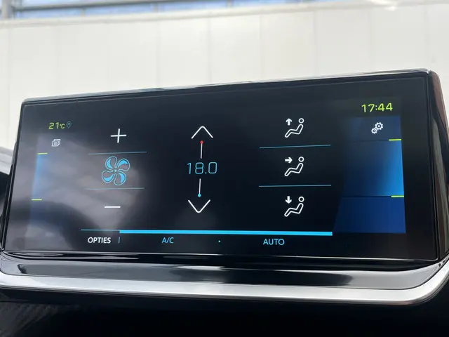 Peugeot e-2008 EV GT Pack 50 kWh 2022 Elektrisch 16