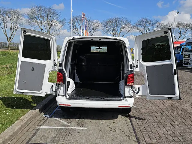 Volkswagen Transporter 2.0 TDI 2021 Diesel 11