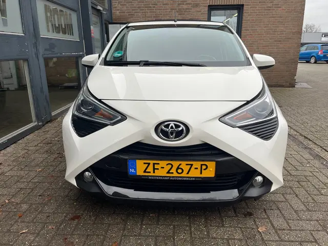 Toyota Aygo 1.0 VVT-i x-joy , 2e eigenaar 2019 Benzine 17