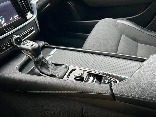 Volvo V90 2.0 T4 Momentum Pro 2020 Benzine 17