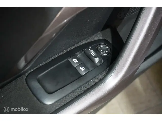 Peugeot 2008 1.2 PureTech Active 2014 Benzine 19