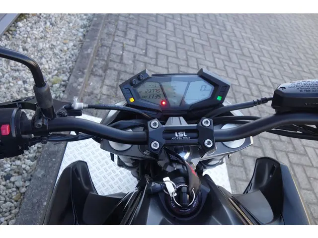 Kawasaki Z800 ABS 2016 Benzine 14