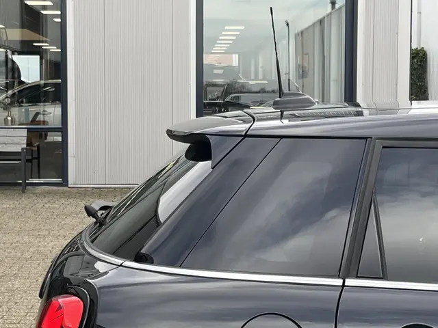 MINI Cooper Mini 1.5 Classic 2023 Benzine 56