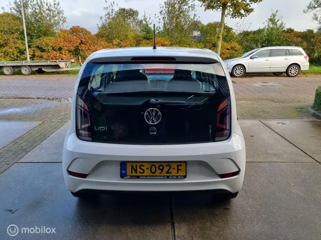 Volkswagen up! 1.0 BMT take up! AIRCO, 5 Deurs 2017 Benzine 4