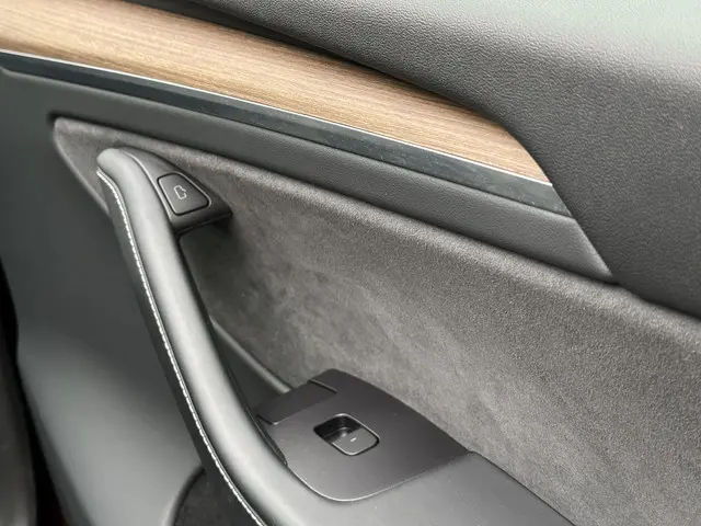 Tesla Model Y Long Range AWD 75 kWh 2023 Elektrisch 40