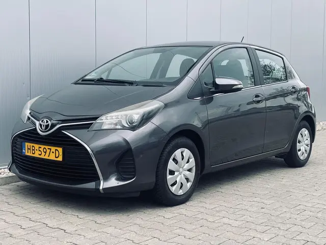 Toyota Yaris 1.0 VVT-i Style, ecc, navi, camera 2015 Benzine 5