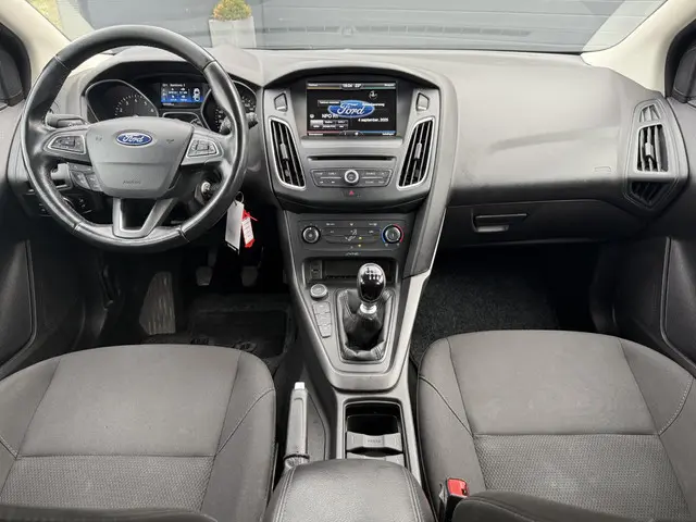 Ford Focus 1.0 Titanium Edition 2015 Benzine 10