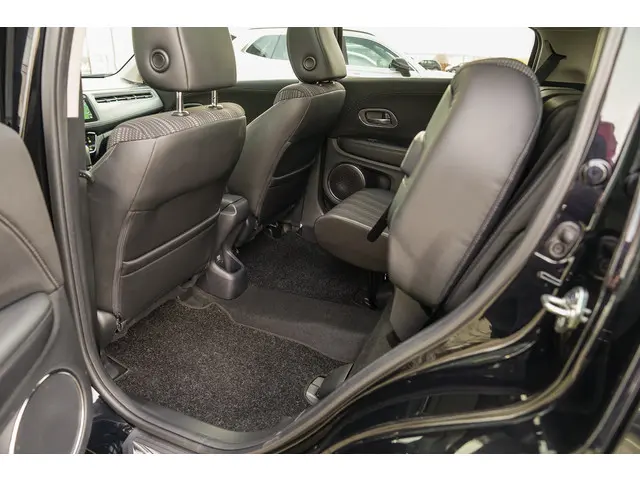 Honda HR-V 1.5i VTEC EXECUTIVE 2018 Benzine 36