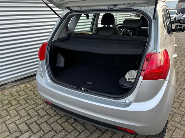 Kia Venga 1.4 CVVT ComfortLine 2015 Benzine 4