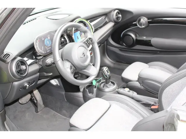 MINI Cooper S Cabrio Mini 2.0 Essential 2022 Benzine 9
