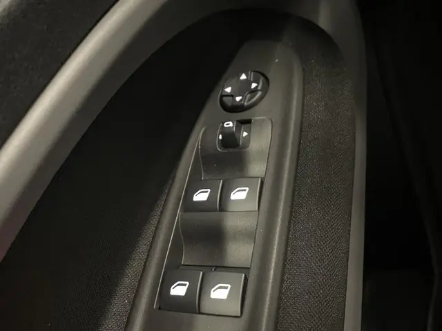 Jeep Avenger Longitude Automaat 54 kWh 2024 Elektrisch 19