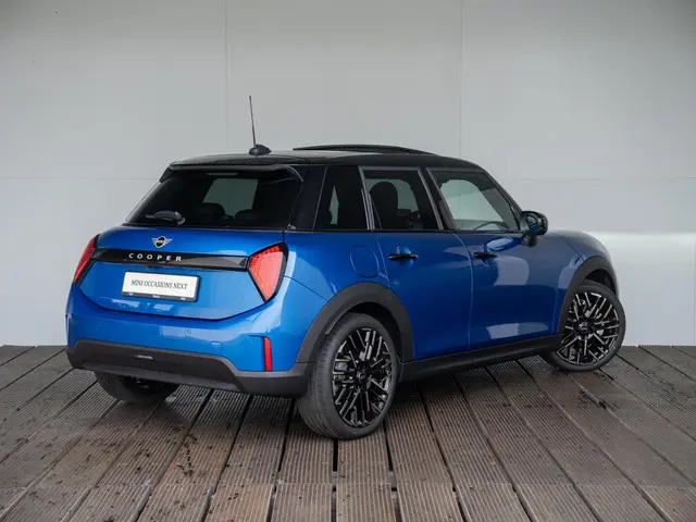 MINI 5-Deurs Cooper C 2024 Benzine 2
