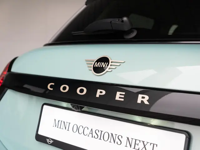 MINI 5-Deurs Cooper C 2025 Benzine 18