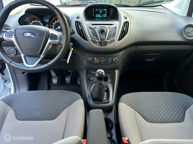 Ford Tourneo Courier 1.0 Titanium 2014 Benzine 9