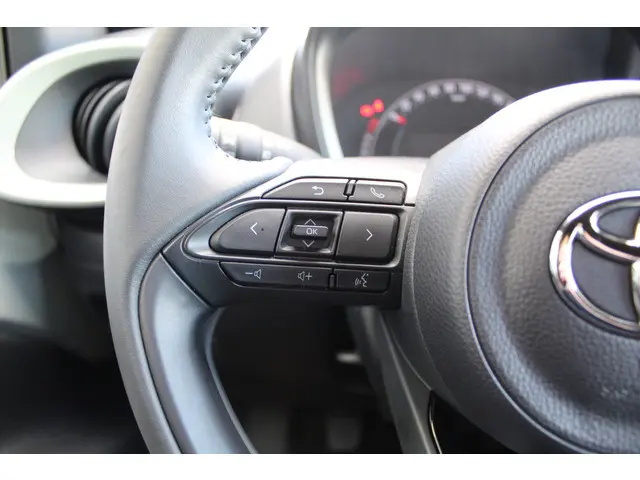 Toyota Aygo X 1.0 VVT-i MT Pulse Bi-tone 2024 Benzine 11