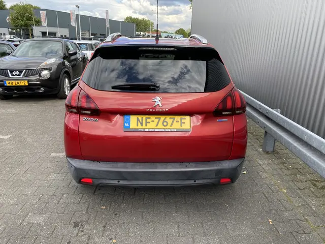Peugeot 2008 1.2 PureTech Blue Lion 2017 Benzine 8