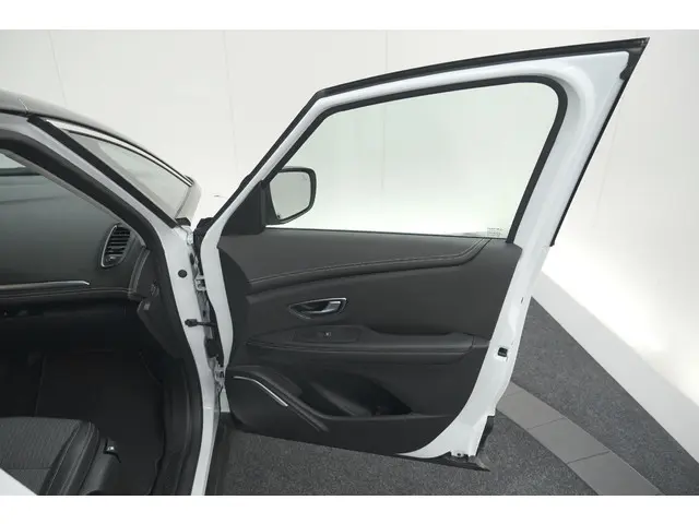 Renault Grand Scénic TCe 140 EDC Intens 2021 Benzine 76