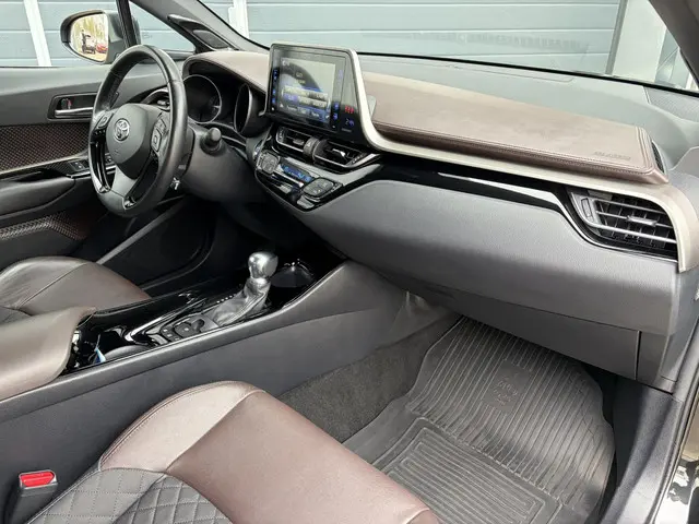 Toyota C-HR 1.8 Hybrid Executive 2019 Hybride Benzine 12