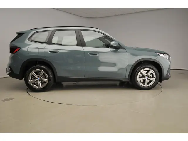 BMW X1 sDrive18i 2023 Benzine 4