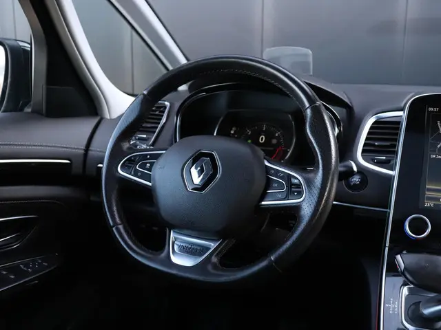 Renault Espace 1.6 dCi Initiale Paris 7p. 2018 Diesel 24