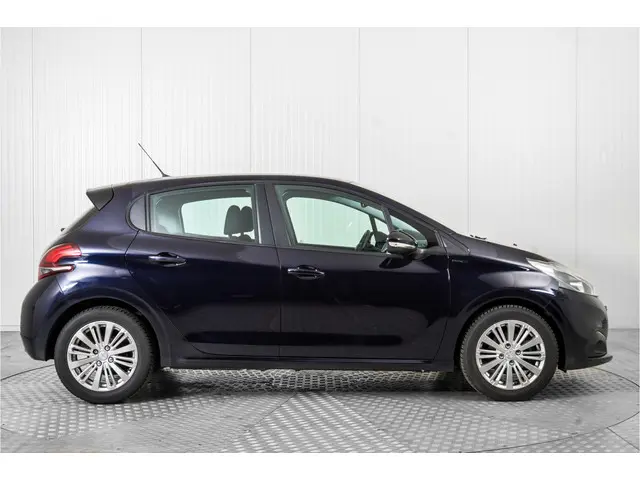 Peugeot 208 1.2 PureTech Signature 2019 Benzine 10