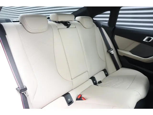 BMW 2 Serie Gran Coupé 220 2025 Benzine 10