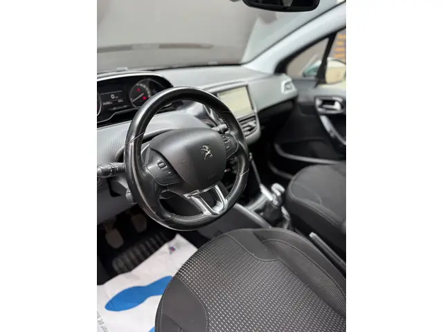 Peugeot 208 1.2 PureTech Allure 2018 Benzine 28