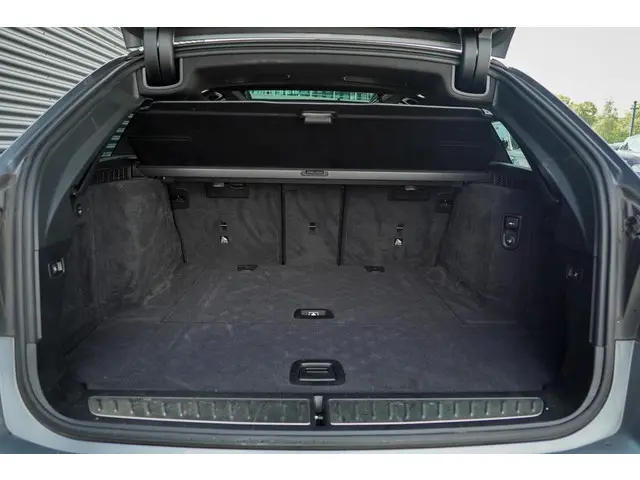 BMW 5 Serie Touring 530i High Executive 2021 Benzine 8