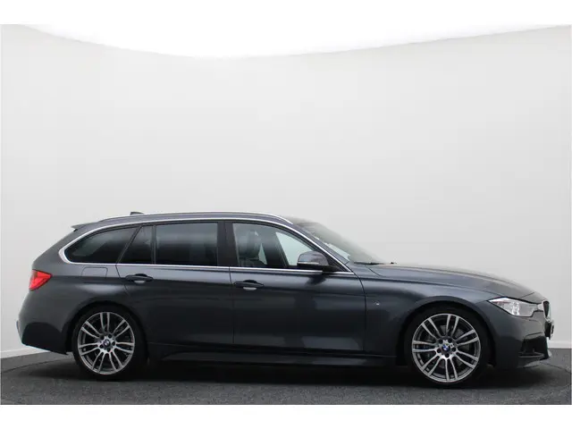 BMW 3 Serie Touring 335i High Executive 2014 Benzine 23