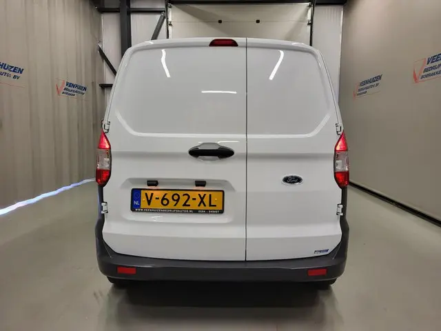 Ford Transit Courier 1.5TDCI Euro 6! 2019 Diesel 17