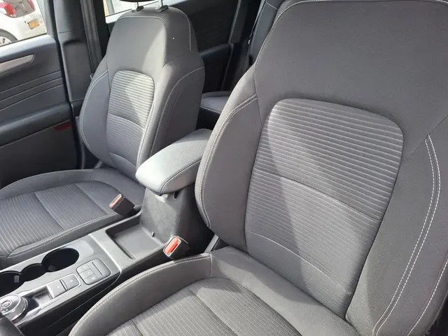 Ford Kuga 2.5 PHEV Titanium 2022 Hybride Benzine 17