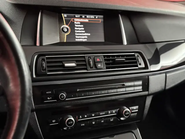 BMW 5 Serie Touring 520i Luxury Edition 2014 Benzine 35