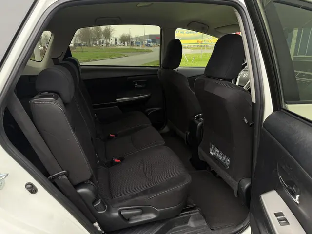 Toyota Prius Wagon 1.8 Comfort 2016 Hybride Benzine 12