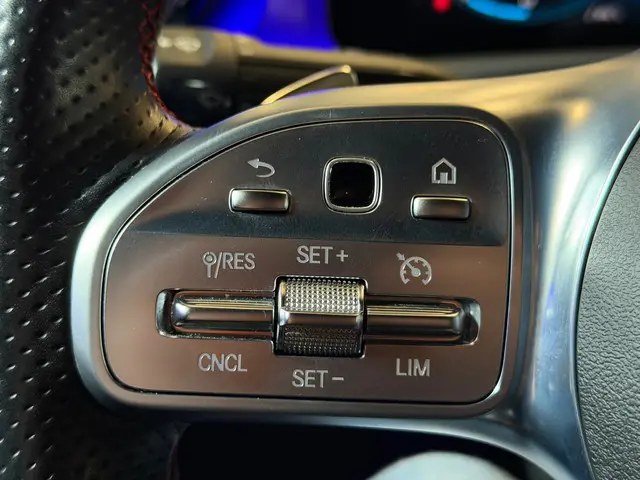 Mercedes-Benz A-Klasse 180 AMG Line 2020 Benzine 22