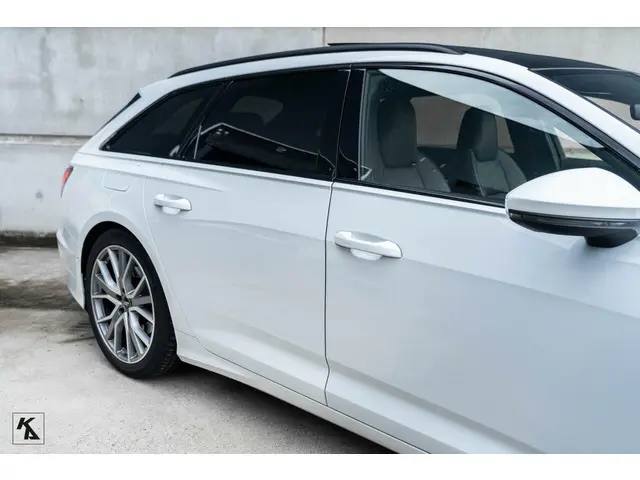 Audi A6 Avant 45 TFSI | 2019 Quattro | S-line 2019 Benzine 61