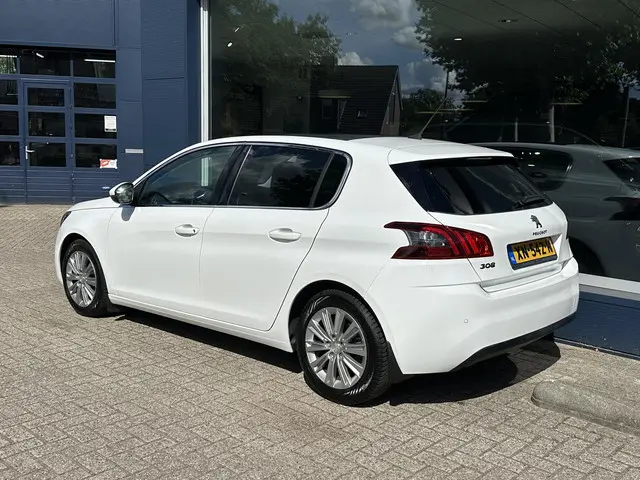 Peugeot 308 1.2 Turbo 130PK Allure Automaat 2018 Benzine 3