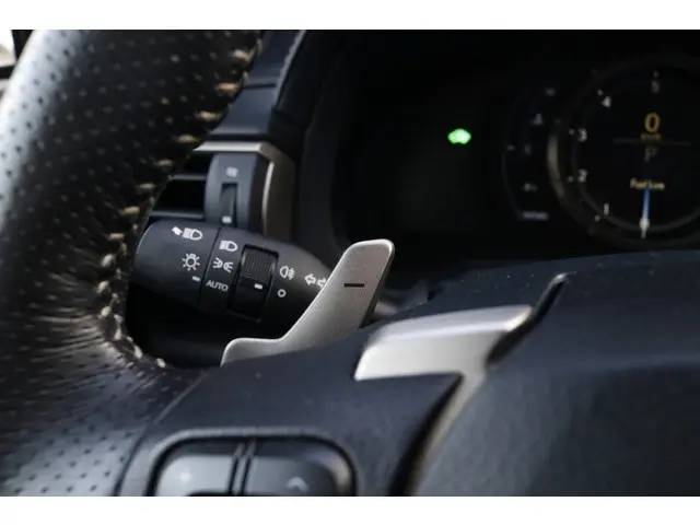 Lexus RC 300h F SPORT Line 2018 Hybride Benzine 23