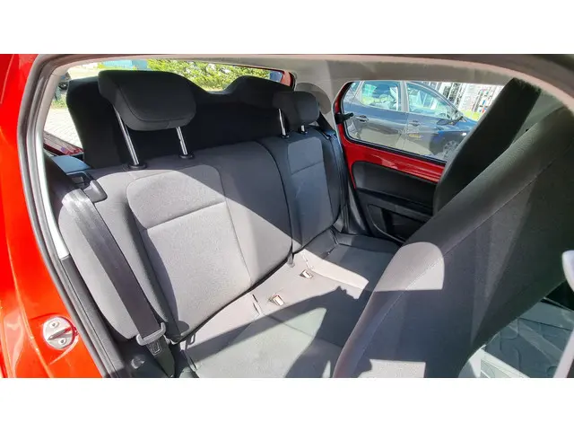 Volkswagen up! 1.0 move up! 2013 Benzine 10