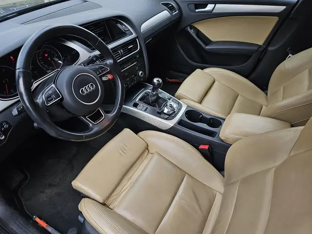 Audi A4 Limousine 1.8 TFSIe Limited S 2014 Benzine 9
