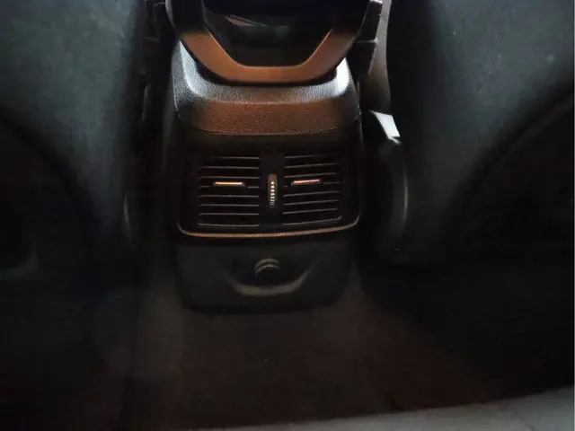 BMW 2 Serie Active Tourer 220i Essential 2015 Benzine 47