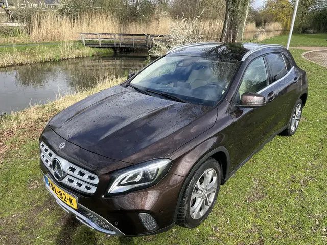 Mercedes-Benz GLA 180 Business 2018 Benzine 9