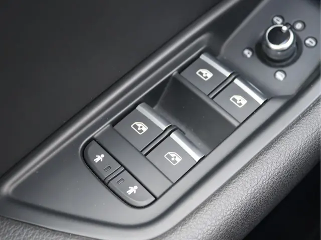 Audi A4 Avant 1.4 TFSI Sport S line edition 2018 Benzine 30
