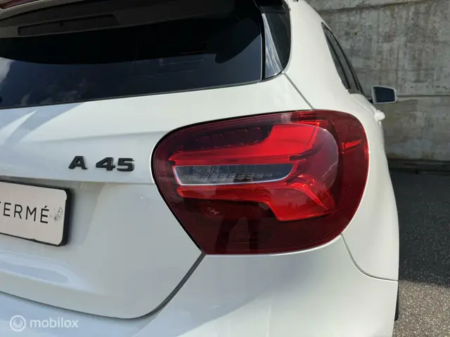 Mercedes-Benz A-Klasse AMG 45 4MATIC 2016 Benzine 26